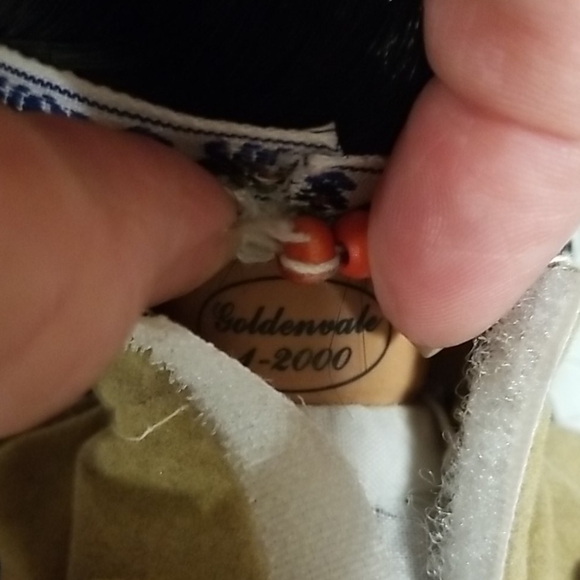 Goldenvale Native American Doll "Aileen" - Picture 8 of 12